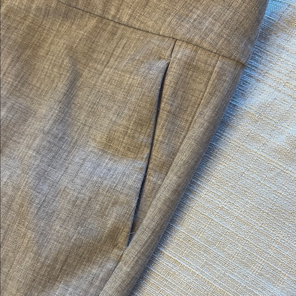 Ann Taylor Women’s Light Gray Suit Separates, size 10 blazer, size 12 pants - Picture 10 of 12